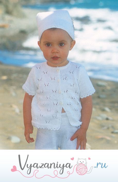 Комплект из ажурной кофточки, косынки и шортиков