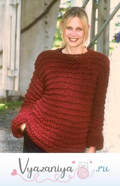 Вязаный спицами пуловер